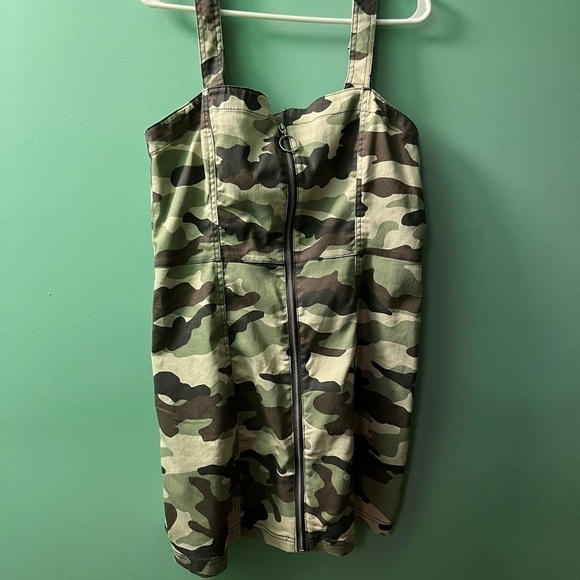 NWOT Camo overall dress - Picture 2 of 9